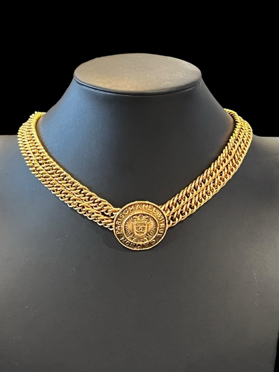 CHANEL Jewelry - Chanel
Vintage 31 Rue Cambon Medallion Collar Necklace
